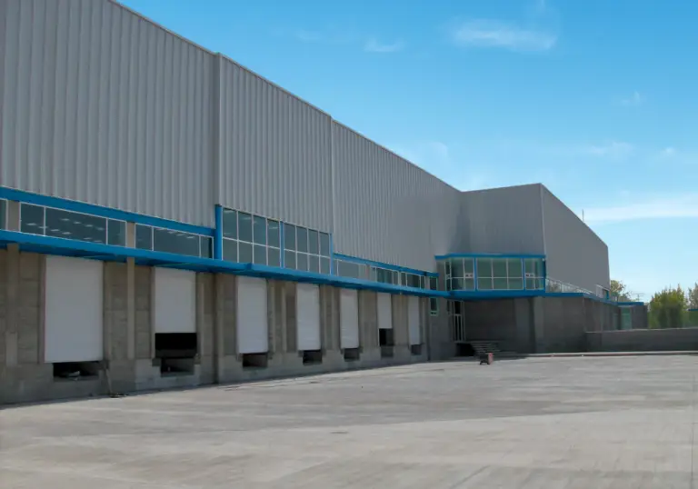 Proyecto de ampliación industrial con construcción personalizada.